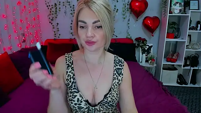 LunaBellucci élő XXX-chatje