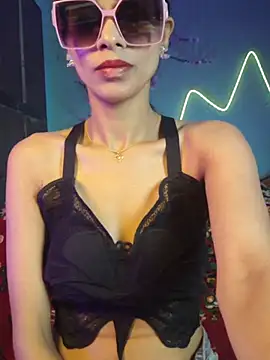 Ivy_the_goddess Show in webcam