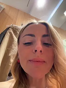 Онлайн чат XXX EmaSalis