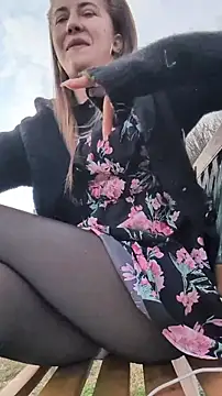 Risky_julia2330's Live XXX Chat