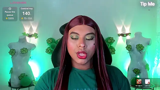 Emili_Roux Show in webcam