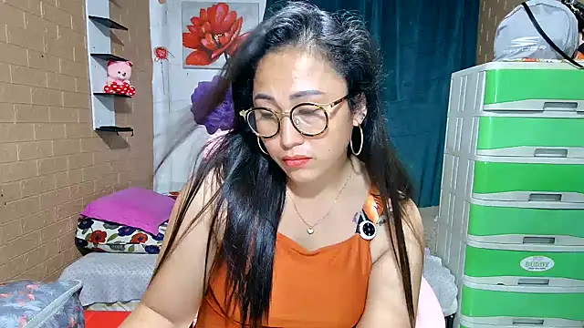 Ugly-Filipina's Live XXX Chat