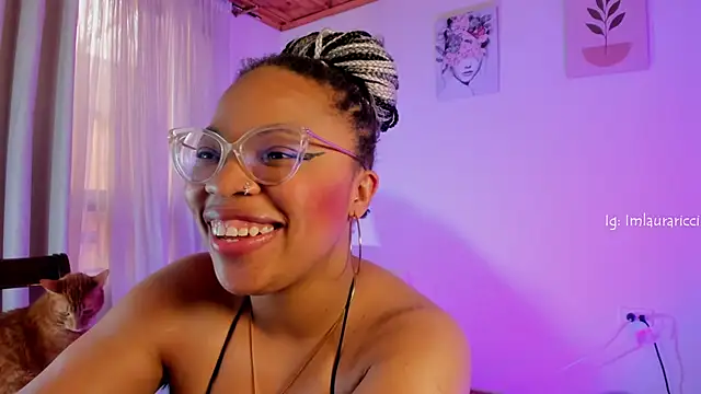 Chat XXX en directo de Lauraricci__