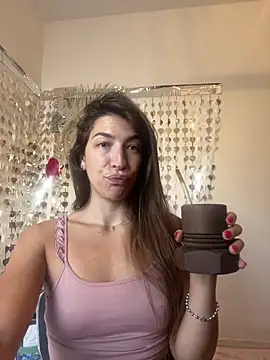 Chat +18 de Yara-Lolii ao vivo