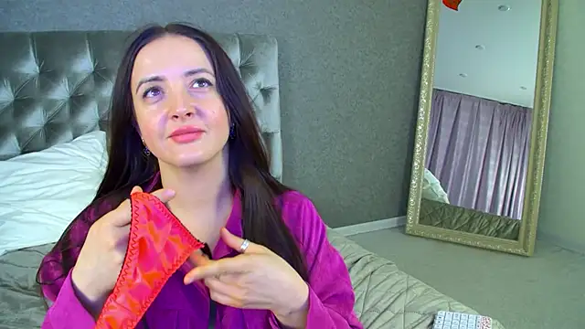 ElinaBellucci Chat XXX live