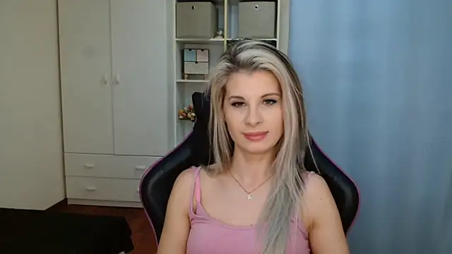 KristineGlowのライブXXXチャット