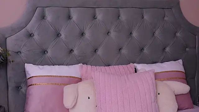 LucyAddison Chat XXX in diretta