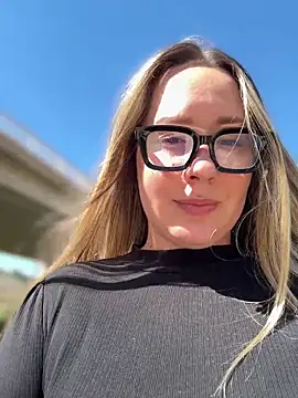 Mona_Plus webkamerás műsora