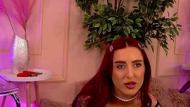 CrystalRedd's Live XXX Chat