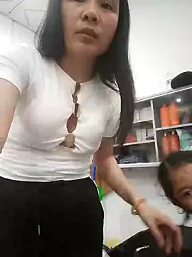 Ivy_Trix2's Live XXX Chat