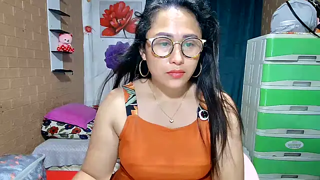 Ugly-Filipina Adlı Modelin Canlı XXX Sohbeti