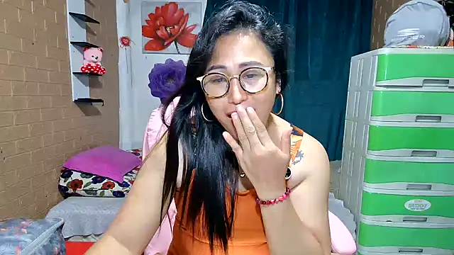 Ugly-Filipina's Live XXX Chat