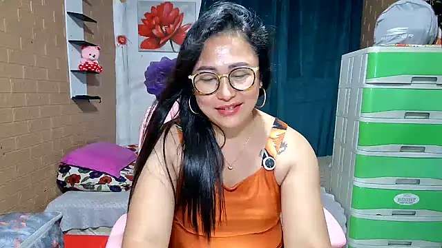 Ugly-Filipina's Live XXX Chat