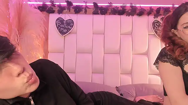 Daphne_And_Roger's Live XXX Chat