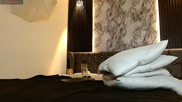 XXX chat uživo modela Lolagolden1