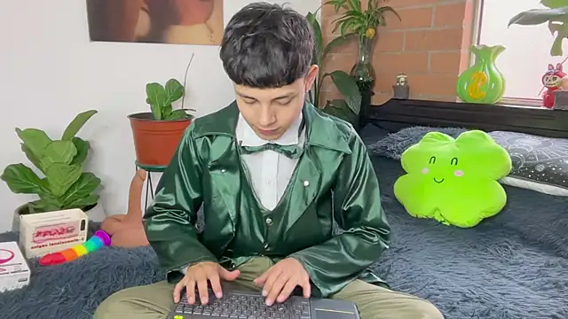 Онлайн чат XXX Andy_Belier23