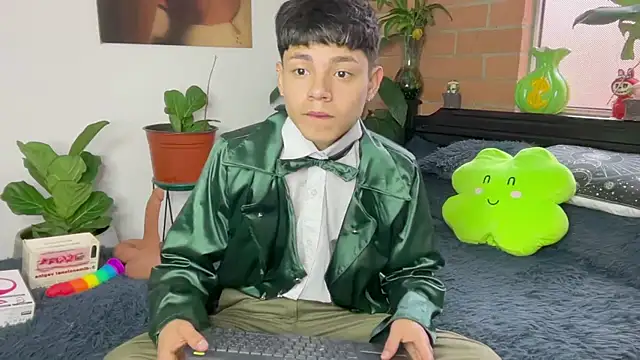 Chat +18 de Andy_Belier23 ao vivo