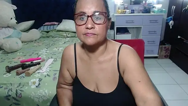 pervert_mommy_'s Live XXX Chat