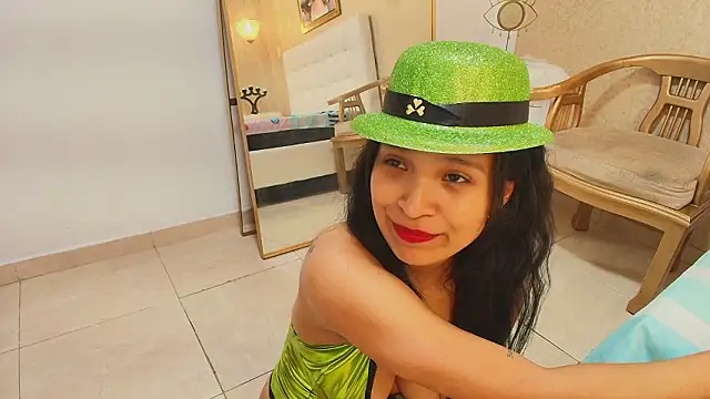 Miladiosa Adlı Modelin Canlı XXX Sohbeti