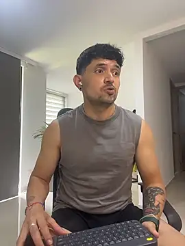 TroyeSavage: διαδικτυακό σόου στην κάμερα