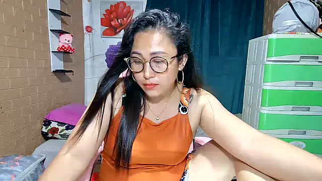 Ugly-Filipina Adlı Modelin Canlı XXX Sohbeti