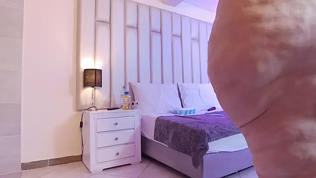 aandreaperez Adlı Modelin Canlı XXX Sohbeti