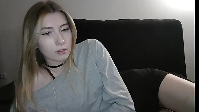 ErikaShyy Chat XXX in diretta