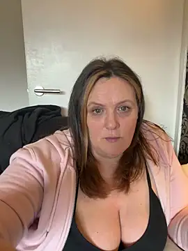 Busty-GilfQuinn Webcam-Show