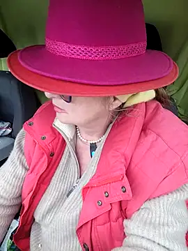 Hot-Muci's Live XXX Chat