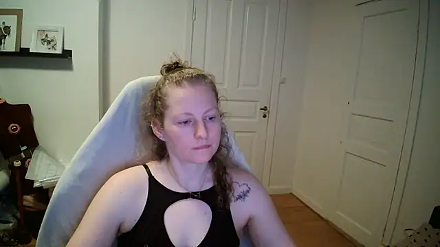 Girlnina-1995 live XXX chat