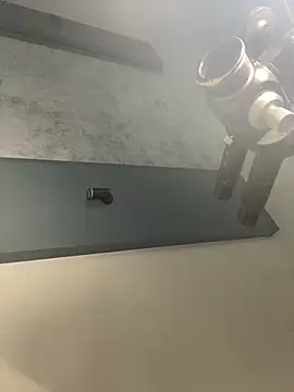 DorianJeday: διαδικτυακό σόου στην κάμερα