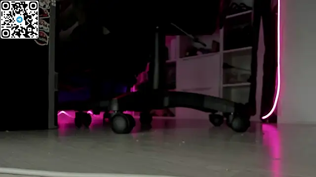 Holy_Mistress_S Chat XXX live