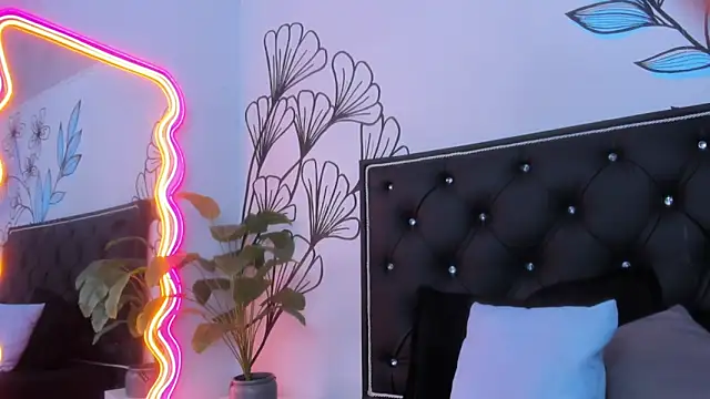 Sweet_Ariadna_ Show in webcam