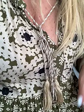 Milf_Michelle Pertunjukan Webcam