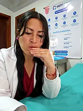 JustSamantha_ Show in webcam