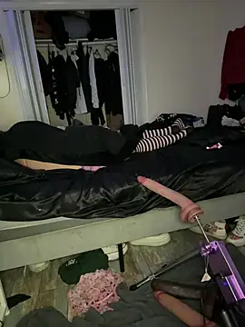 ernestomarquez: διαδικτυακό σόου στην κάμερα