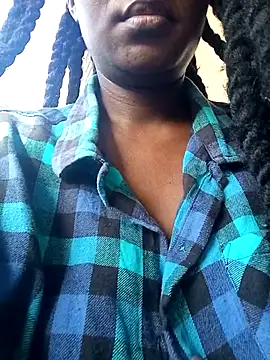 Luscious_taria élő XXX-chatje