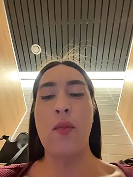 Holly_Play élő XXX-chatje