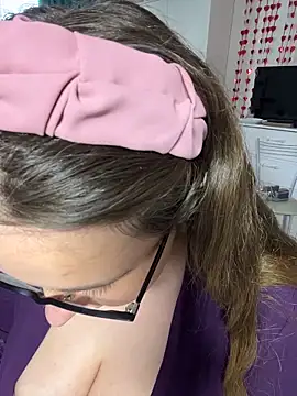 DienkaGreen Chat XXX live