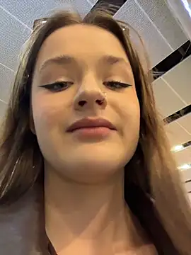 KittyQueenyのライブXXXチャット