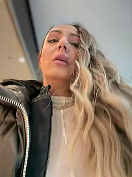 adya-alyのライブXXXチャット