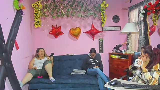 Pokazy przed kamerką – lesbiancuple