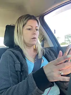 NikkiBlisss: διαδικτυακό σόου στην κάμερα