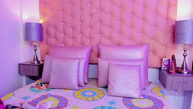 Leslie_Bussh_ Adlı Modelin Canlı XXX Sohbeti