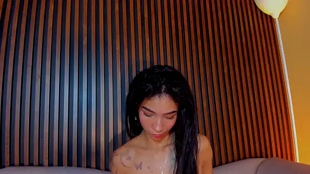 LauraAristizabal's Live XXX Chat