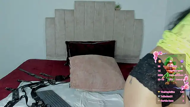 Petite_pepper Adlı Modelin Web Kamerası Şovu