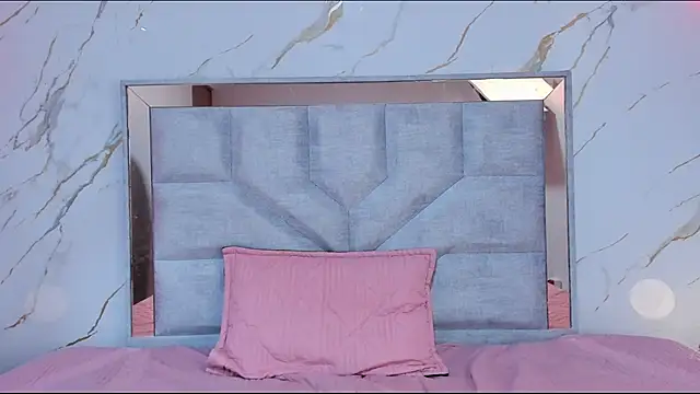 Chat XXX ao vivo de LeahLuna_