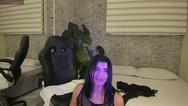 Chat XXX en directo de AlinaMorris