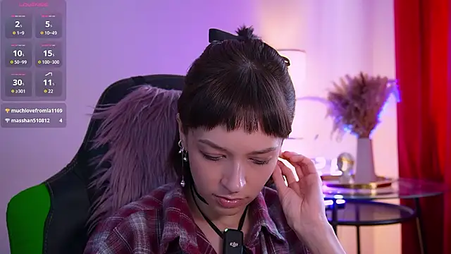 Chatroom XXX en direct de YourDarlingVivian