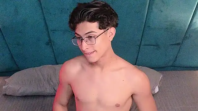 Aaron_Eze Live XXX-Chat